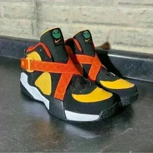 Size 6.5 Youth - Nike Air Raid Roswell Raygun 2020- EUC- No Laces